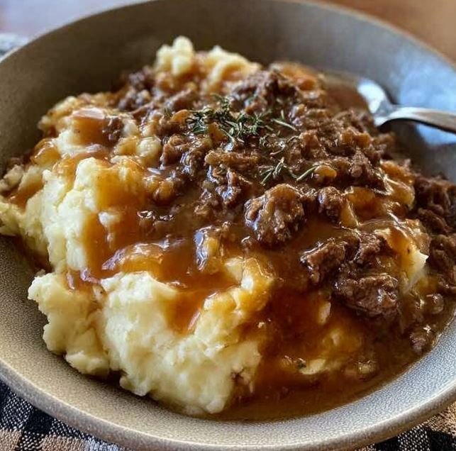 Mashed Potatoes & Savory Beef Gravy Recipe